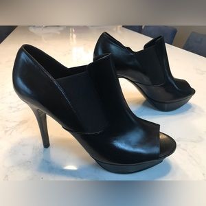 Vera Wang Lavender 8.5M Black Ankle Boots